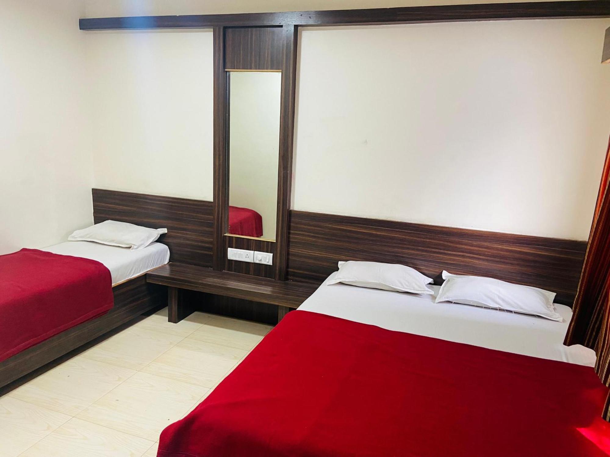 Hotel Sai Bhawani Shirdi Exterior photo