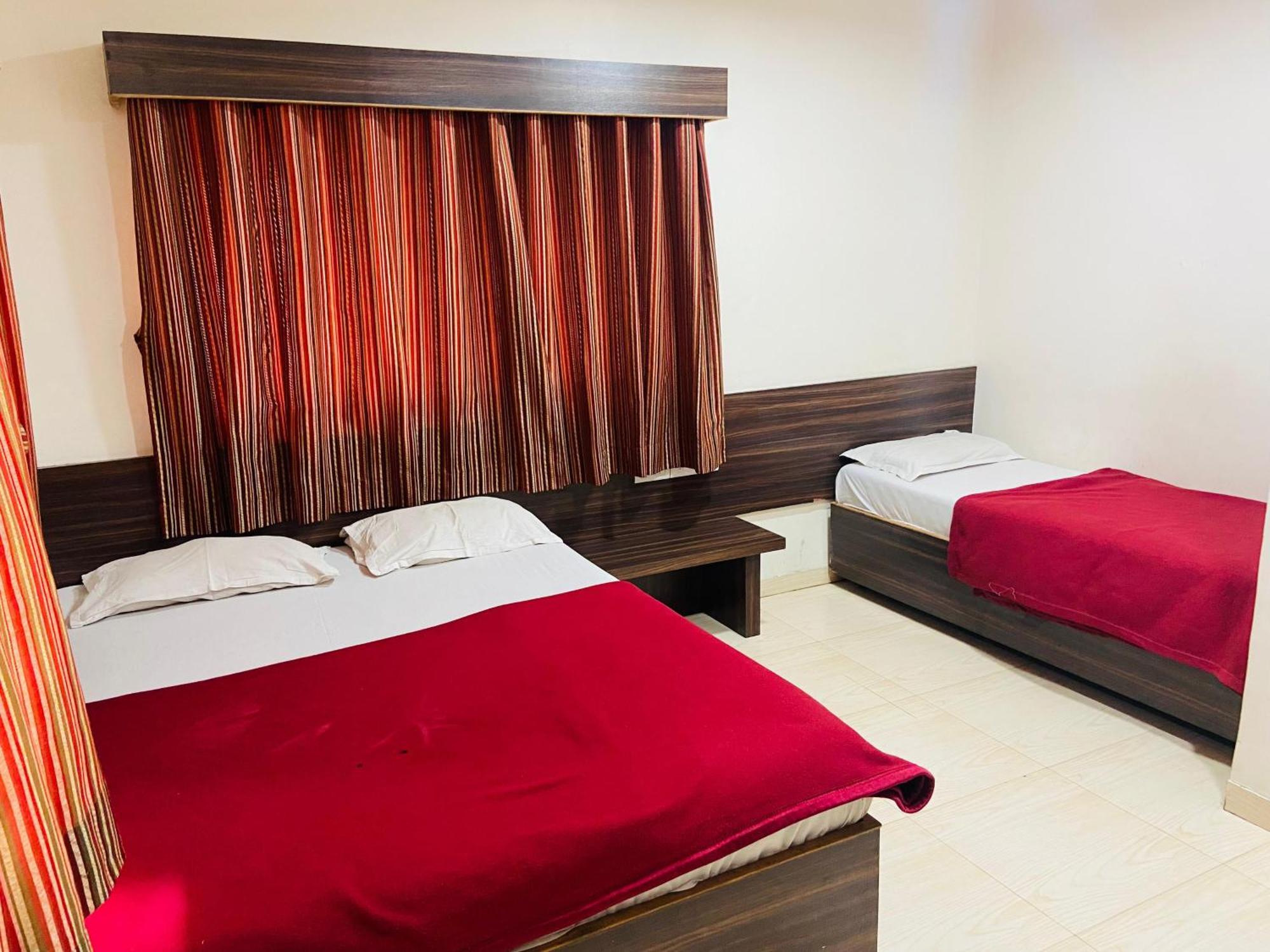 Hotel Sai Bhawani Shirdi Exterior photo